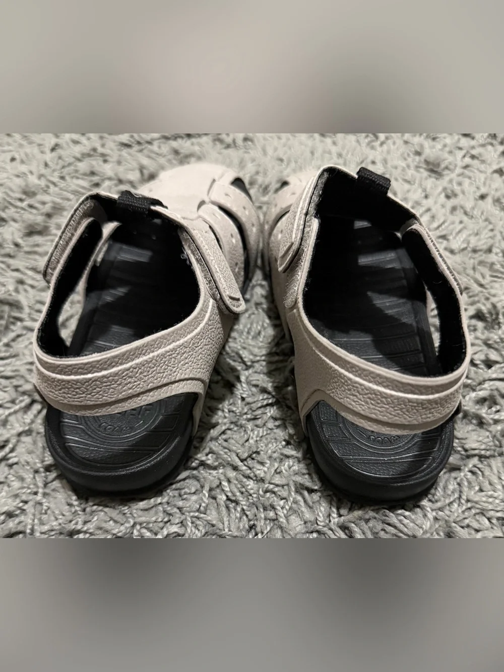 Reef- **Never Worn** Kids Beige and Black Sport Fisherman Sandals